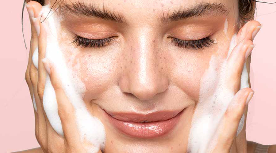 پاک کننده صورت برای پوست‌های خشک